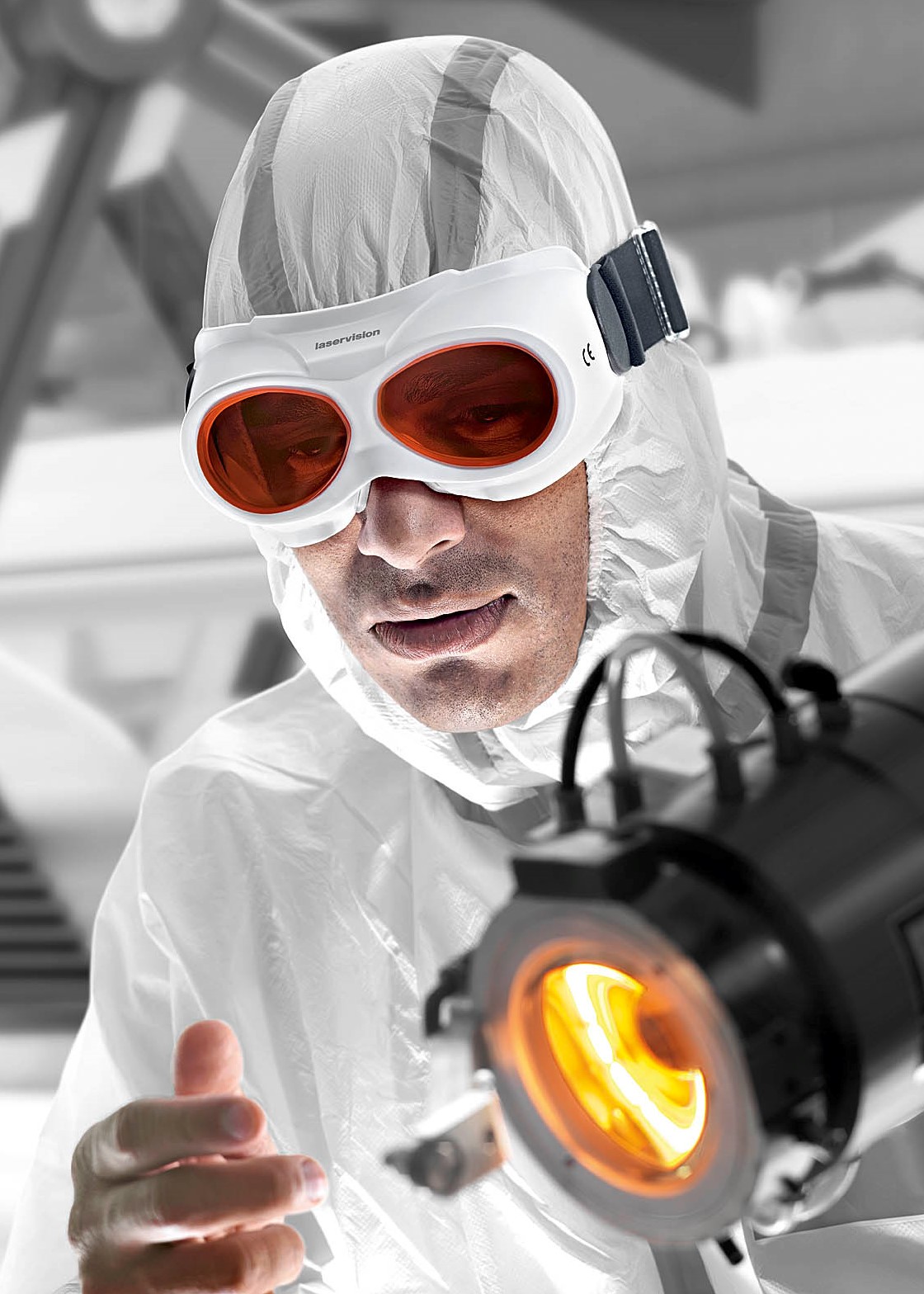 Cam filtreli lazer gözlüğü